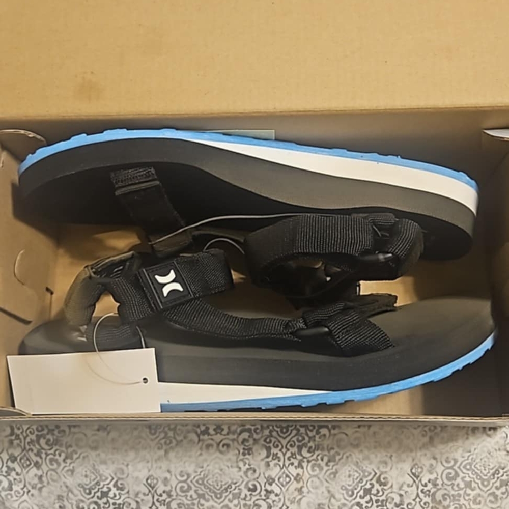 Hurley Black and Blue Sandals with Sleek Design